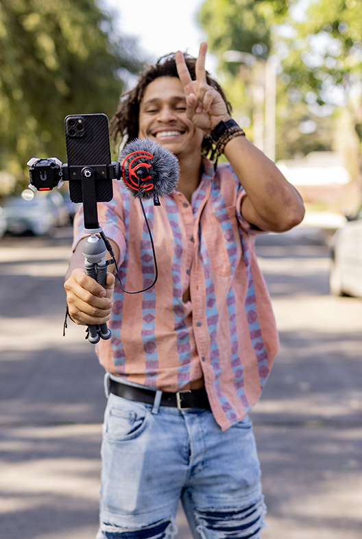 How to start vlogging with your phone and what to buy